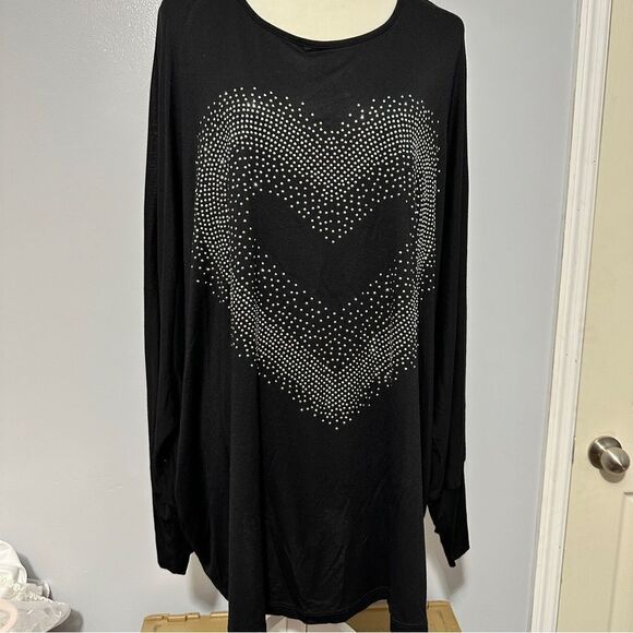 Venus black 3/4 sleeved top with a sequined heart size 2X - Picture 1 of 7